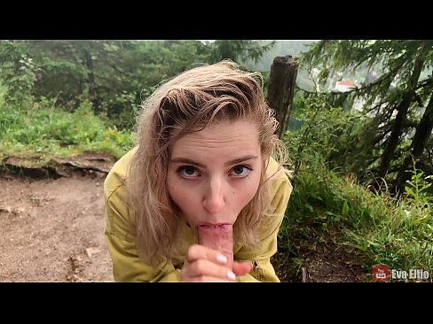 ❤️ 公開フェラチオの後、ザーメンを飲み込む少女 - エヴァ・エルフィ セックスビデオ ❌️❤